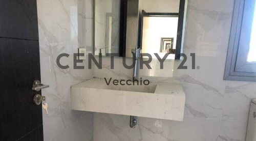 Imagen 8 de 19 de Venta Casa A Estrenar 8 Ambientes 4 Habitaciones En Suite 2 Cocheras Pileta