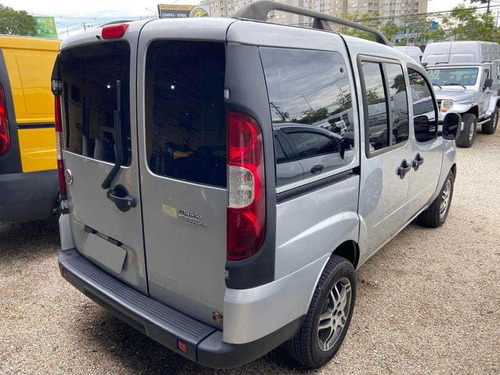 Imagem 4 de 11 de Fiat Doblo Essence 1.8 Flex 16v 7l 2012