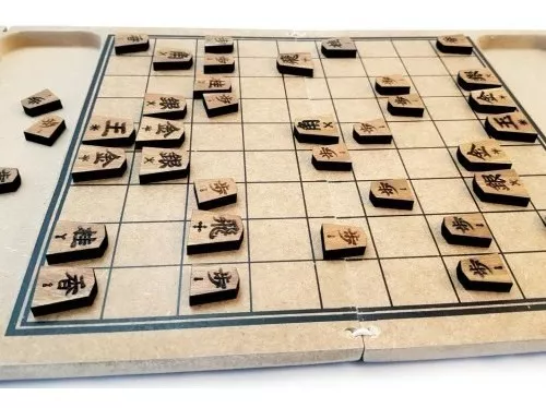 Oficina de aprendizagem multidisciplinar com jogo de tabuleiro Nana Shogi