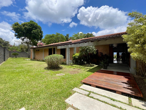 Casa Remodelada De Una Sola Planta Alto Hatillo 2250 M2 Terreno Y 600 M2 Construcción