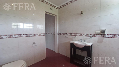 Imagen 19 de 30 de Venta Casa 5 Ambientes Con Cochera, Fondo Con Piscina Y Quincho En Quilmes (30689)