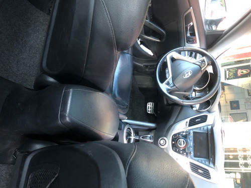 Imagem 3 de 6 de Hyundai Veloster 1.6 2013