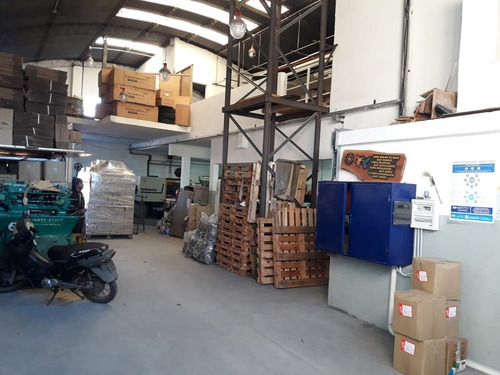 Imagen 5 de 13 de Venta Galpón - Deposito En Dos Plantas En Barrio Bernardino Rivadavia, Sobre Mas De 350mts2 Cubiertos