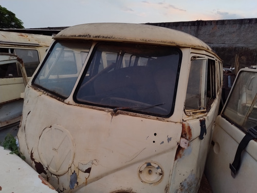 Volkswagen Kombi Corujinha Samb