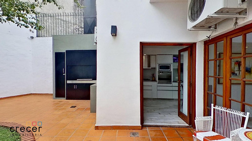 Venta Casa De 6 Ambientes Con Jardín Y Terraza En Colegiale