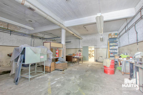 Galpón De 500m2 Con Tres Oficinas Y Vestuarios - Olivos