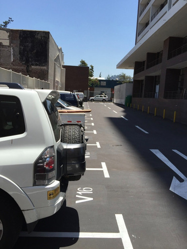 Mujica A 2 Cuadras Metro Irarrazaval Con Estacionamiento