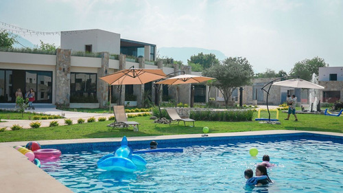 Casa En Venta En Los Lirios En Montemorelos