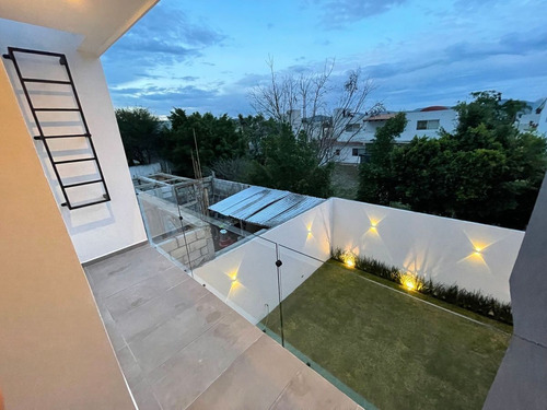 En Venta Casa En La Condesa Juriquilla, 4ta Recamara En Pb, Estudio Jardín..