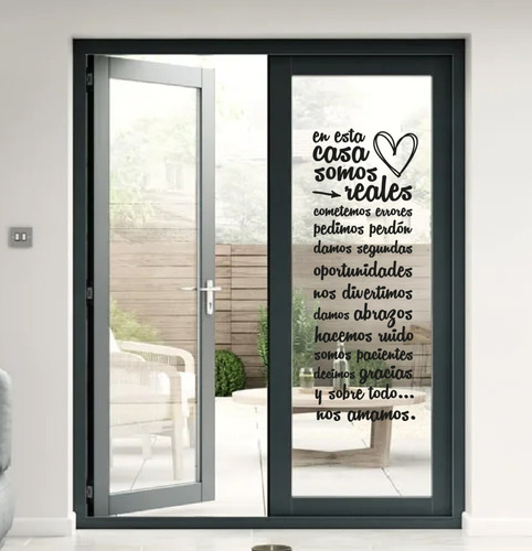 Vinilo Decorativo Frase En Esta Casa Somos Reales 115x41cm