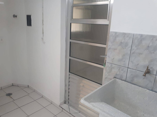 Imagem 5 de 10 de Casa Muito Bem Localizada !!! - 107