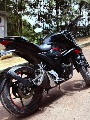 Gixxer 150 Fi Abs Color Negro Con Llantas Pirelli Nuevas