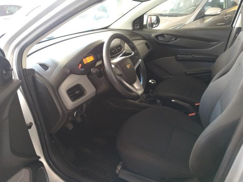 Imagem 4 de 12 de Chevrolet Onix 1.0 Mpfi Joy 8v Flex 4p Manual 2016/2017