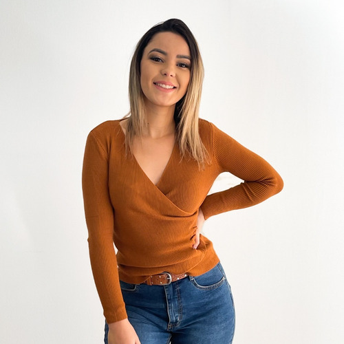 Imagen 2 de 4 de Camiseta Sweater Invierno Escote V Botones Colores