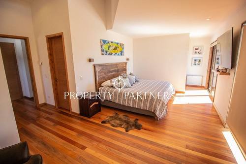 Imagen 19 de 29 de Moderna Casa Con Vista Al Lago Villarrica, El Escorial