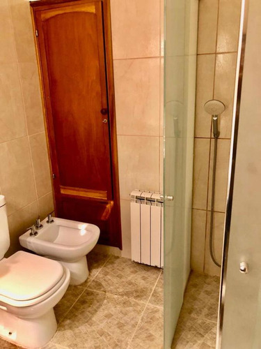 Casa En Venta - 2 Dormitorios 2 Baños - 260mts2 - Las Flores