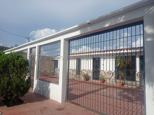 Raiza Suarez Vende Hermosa, Amplia Y Moderna Casa Al Este De Barquisimeto, Conjunto Privado, Vigilancia. La Casa  Cuenta Con Area De Esparcimiento Y Reuniones Sociales, Lo Que Tu Buscabas! 2  4  8 380