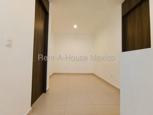 Se Renta Casa En Zibata Condominio Ankara Ofrece 3 Recamara Una En Pb Qh25-2527