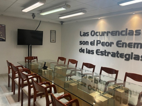 Edificio De Oficinas De Tres Niveles, Con Excelente Ubicación