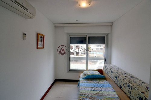 Apartamento En Mansa 3 Dormitorios Con Terraza-ref:1562