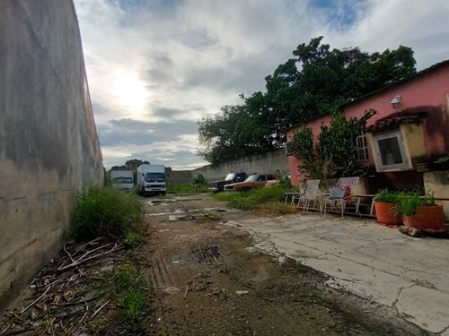 Terreno En Venta En El Barrio Lourdes, Maracay