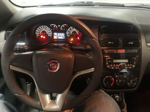 Imagem 9 de 10 de Fiat Linea 2013 1.8 16v Essence Flex 4p