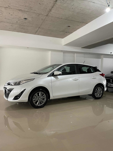 Imagen 5 de 15 de Toyota Yaris 2022 1.5 107cv Xls Cvt Sepautos