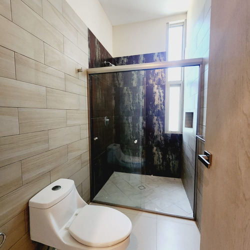 Casa En Venta En Veracruz Con Alberca, Fracc. Las Palmas De Medellín, Ver.