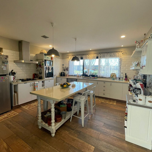 Hermosa Casa En Alquiler 3 Dorm Y Servicio En La Tahona Barrio Privado
