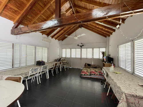 Venta De Casa Quinta En Barrio Lanusse Con 3 Terrenos