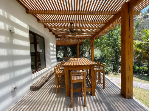 Casa En Venta De 4 Dorm. En Lo Barnechea