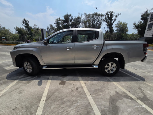 Mitsubishi L200 2.4 Cabina Doble 4x2 Mt