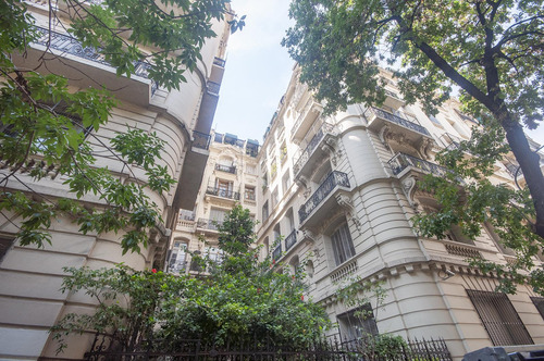 Departamento De 4 Ambientes En Edificio Histórico En Congreso