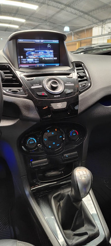 Ford Fista Titanium 1.6 Mt