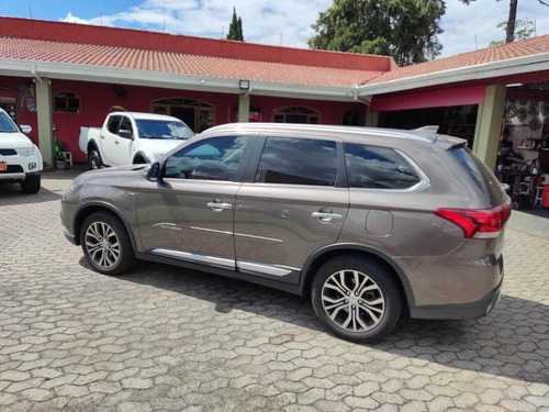 Imagem 9 de 15 de Mitsubishi Outlander 4x4-at 3.0 V-6 4p 2018