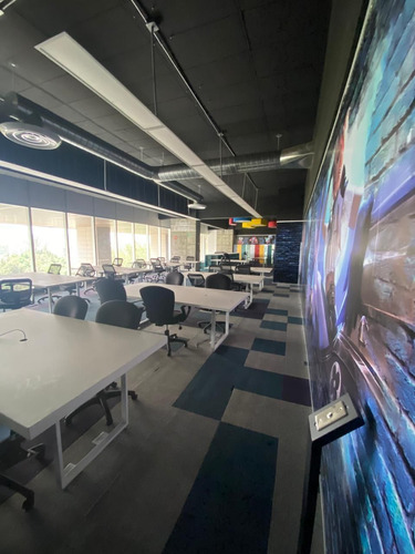 Oficina Plug And Play De 3,439 M² En Renta: Espacio Amplio Y Listo Para Ocuparlo