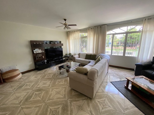Imagem 13 de 14 de Vendo Casa Térrea 3 Dormitórios 3 Suites -vila São Francisco
