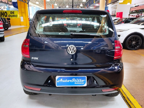Volkswagen Fox 1.0 Flex Azul 2014 (completo)