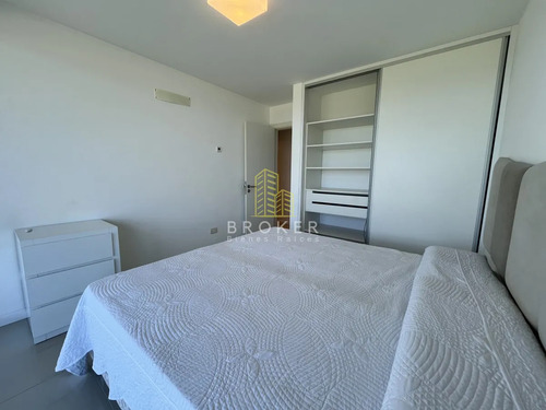 Venta Apartamento Primera Linea Mansa Frente Al Mar Con Parrillero Propio. Punta Del Este Uruguay