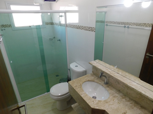 Imagem 12 de 14 de Casa De Alto Padrão Com Piscina À Venda Na Praia De Peruíbe.