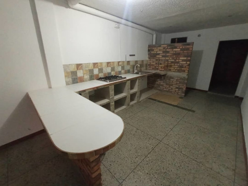 Imagen 3 de 12 de Se Vende Local En La Av. Ferrero Tamayo
