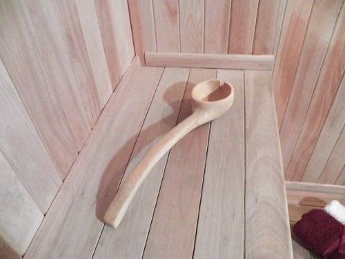 Imagen 3 de 5 de Kit Balde Y Cucharon Artesanal Para Sauna Y Termómetro