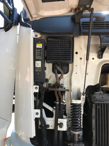 Imagem 7 de 9 de Caminhão Volvo Fh 12 380 4x2 - Ano 2005