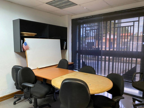 Imagen 10 de 11 de Oficina En Venta En La Av. Bolivar Cód 140778