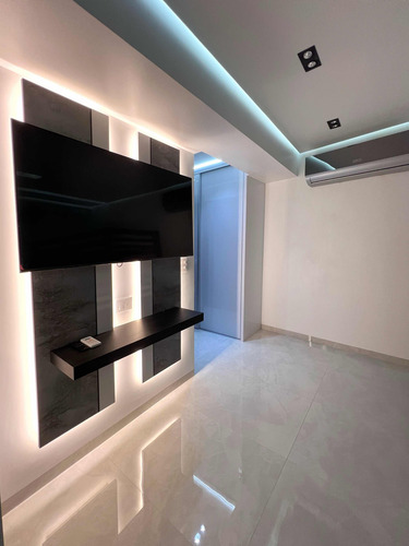 Espectacular Apartamento En Isla Paraíso Conterraza Y Muelle
