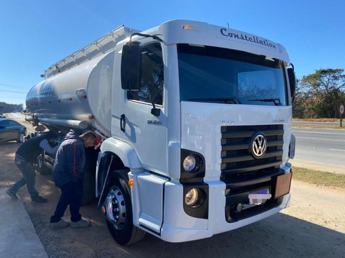 Imagem 7 de 15 de Caminhão Tanque Volkswagen 24.250 6x2 (constellation) Branco