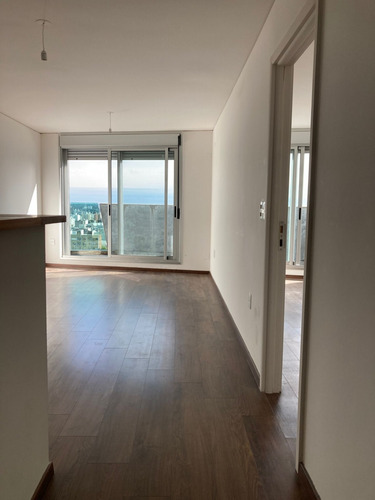 Venta Apartamento 1 Dormitorio + Garaje En Torre Centra - Piso 16