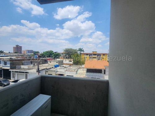 Moderno Apartamento En Alquiler En Centro De Barquisimeto, --24-- 20--803-- Excelente Ubicacion, Totalmente Amoblado, Maria, Agua Constante, Boraure, Cocina Equipada, Area De Servicio.