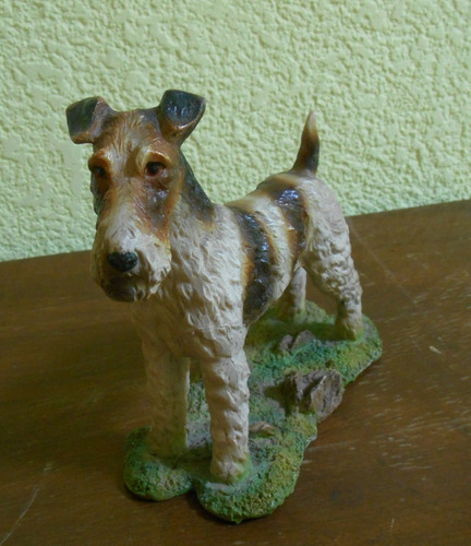 Figura De Un Perro De Raza Airedale Terrier En Pasta