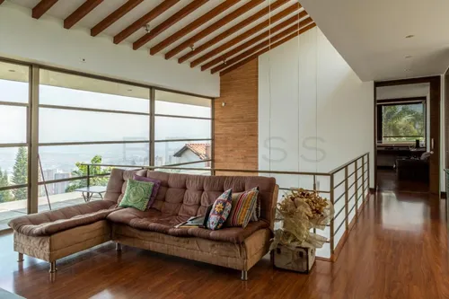 Casa En Venta En Las Lomitas. Cod V50990
